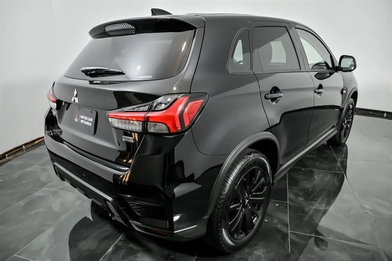 2025 Mitsubishi Outlander - Image 7 of 20