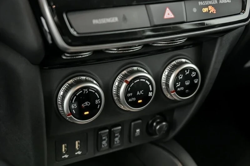 2025 Mitsubishi Outlander - Image 18 of 20