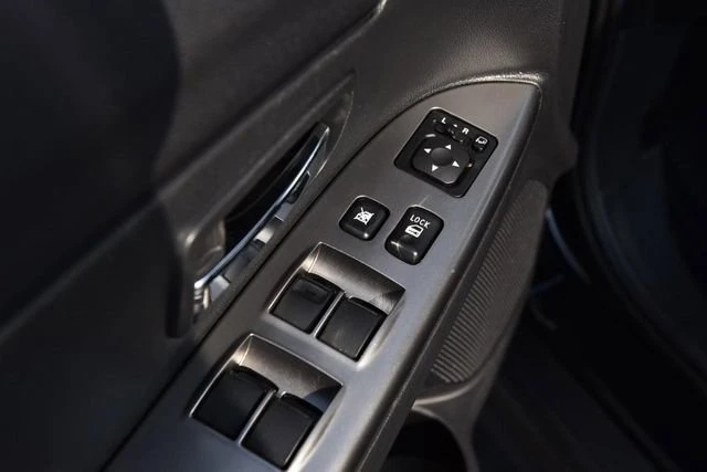 2025 Mitsubishi Outlander - Image 7 of 20