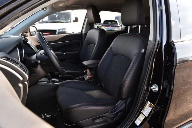 2025 Mitsubishi Outlander - Image 17 of 20