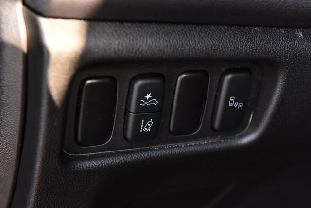2025 Mitsubishi Outlander - Image 9 of 20