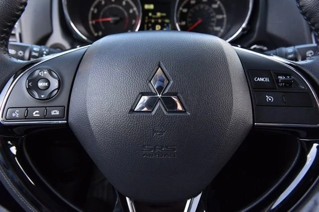 2025 Mitsubishi Outlander - Image 16 of 20