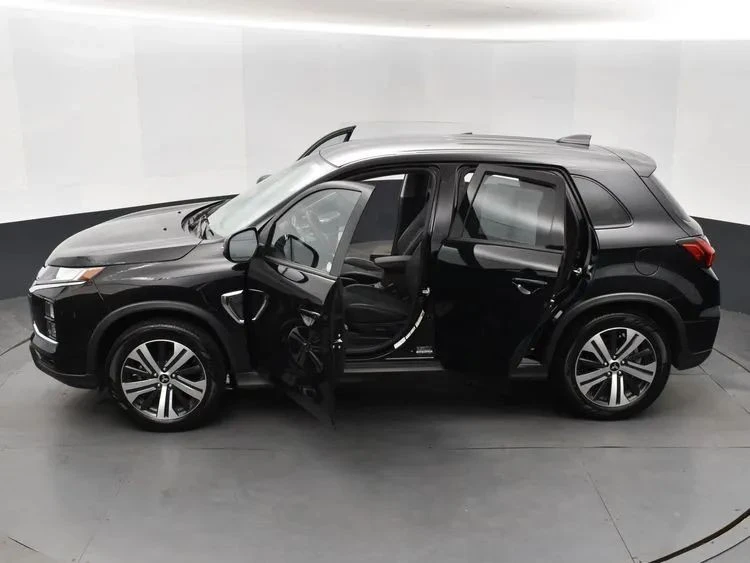 2025 Mitsubishi Outlander - Image 7 of 12