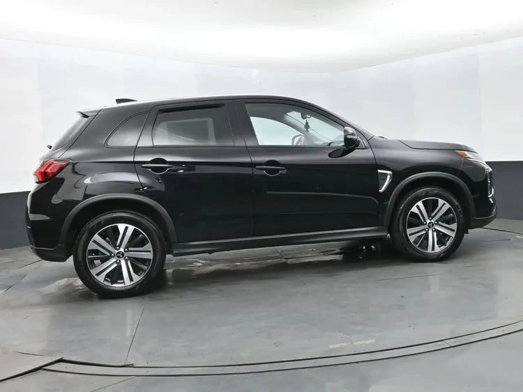 2025 Mitsubishi Outlander - Image 4 of 12