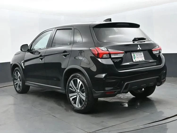 2025 Mitsubishi Outlander - Image 9 of 12