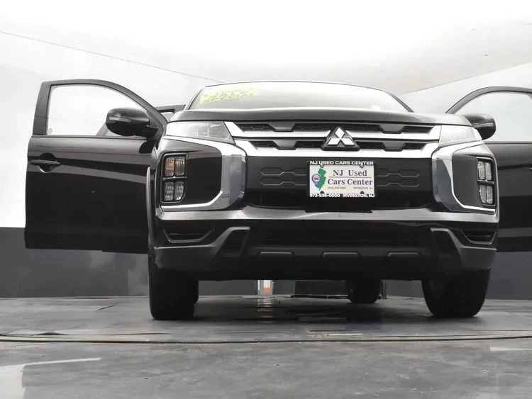 2025 Mitsubishi Outlander - Image 11 of 12