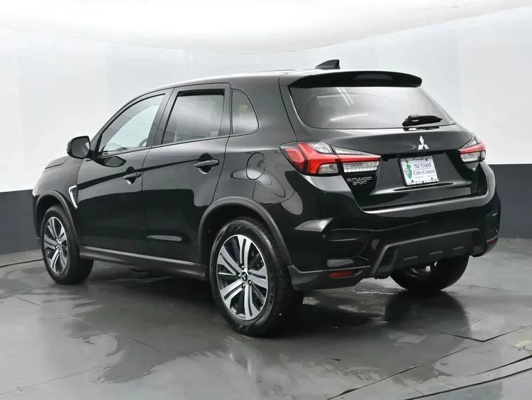 2025 Mitsubishi Outlander - Image 9 of 12
