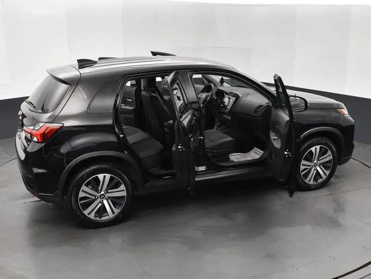 2025 Mitsubishi Outlander - Image 6 of 12