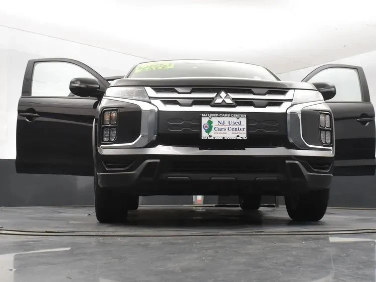 2025 Mitsubishi Outlander - Image 11 of 12
