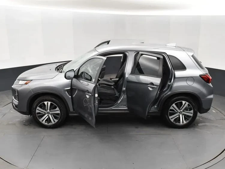 2025 Mitsubishi Outlander - Image 7 of 12
