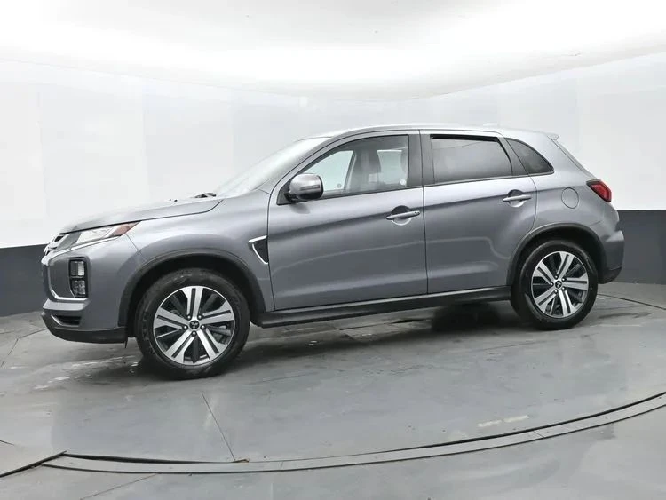 2025 Mitsubishi Outlander - Image 5 of 12