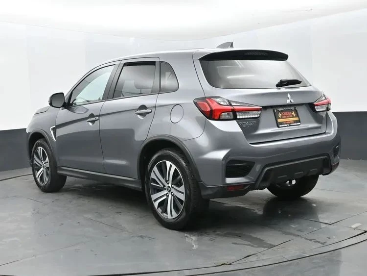 2025 Mitsubishi Outlander - Image 9 of 12