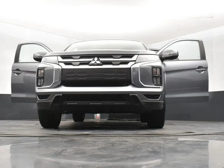 2025 Mitsubishi Outlander - Image 11 of 12