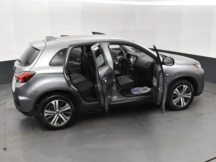 2025 Mitsubishi Outlander - Image 6 of 12