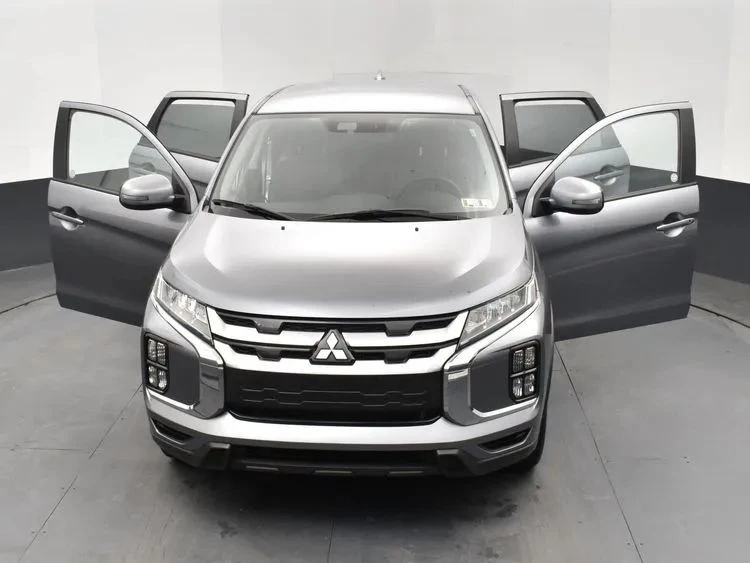 2025 Mitsubishi Outlander - Image 10 of 12