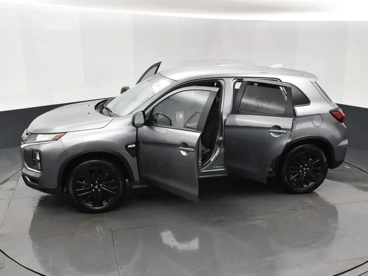 2025 Mitsubishi Outlander - Image 7 of 12