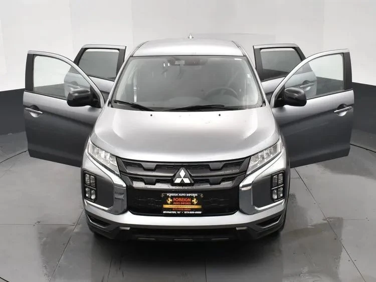 2025 Mitsubishi Outlander - Image 10 of 12