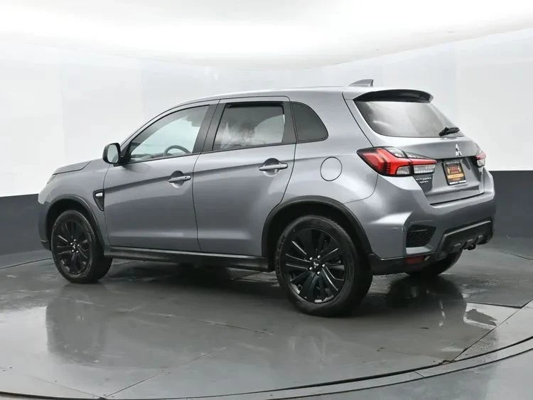 2025 Mitsubishi Outlander - Image 9 of 12