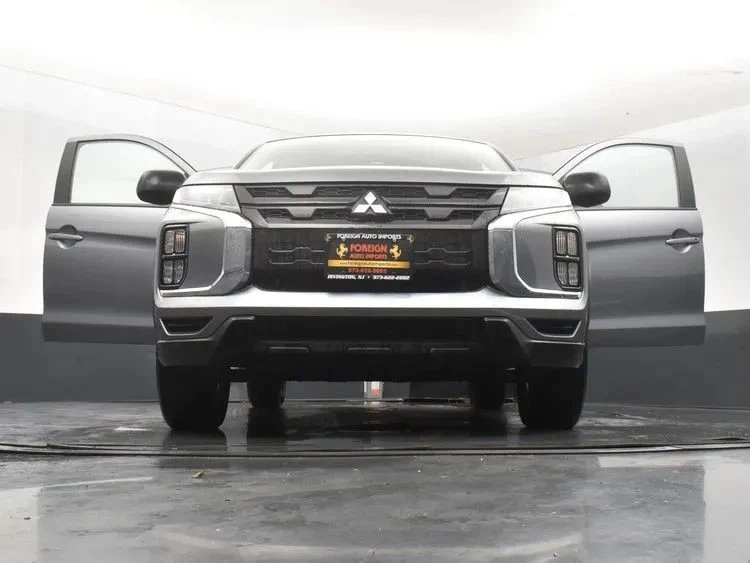 2025 Mitsubishi Outlander - Image 11 of 12
