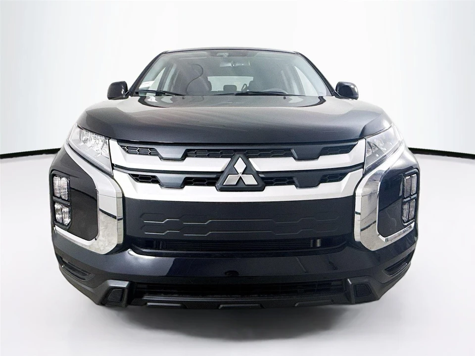 2025 Mitsubishi Outlander - Image 2 of 21