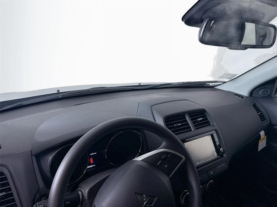 2025 Mitsubishi Outlander - Image 9 of 21