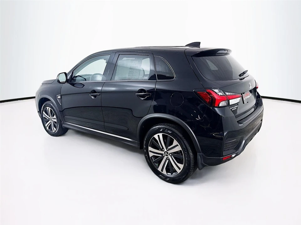 2025 Mitsubishi Outlander - Image 5 of 21
