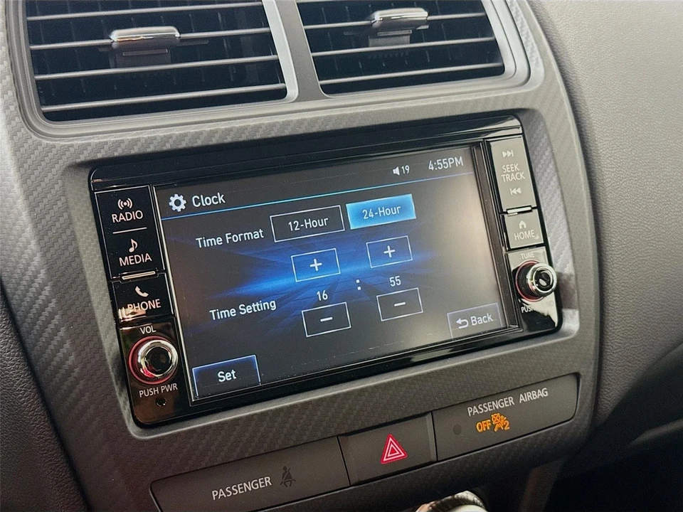 2025 Mitsubishi Outlander - Image 14 of 21