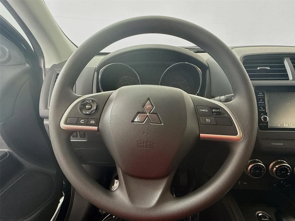 2025 Mitsubishi Outlander - Image 11 of 21