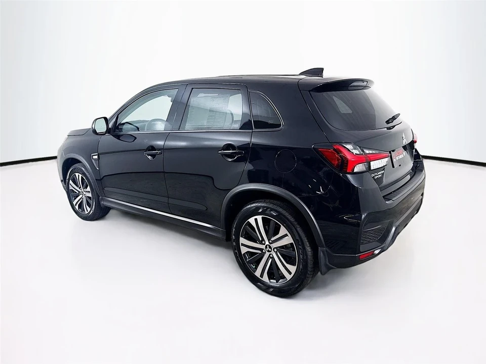 2025 Mitsubishi Outlander - Image 5 of 21