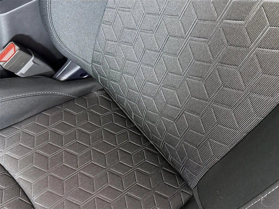 2025 Mitsubishi Outlander - Image 18 of 21