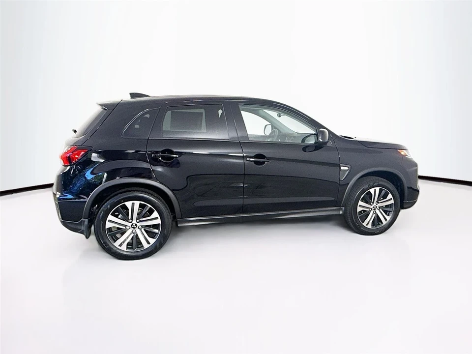 2025 Mitsubishi Outlander - Image 8 of 21