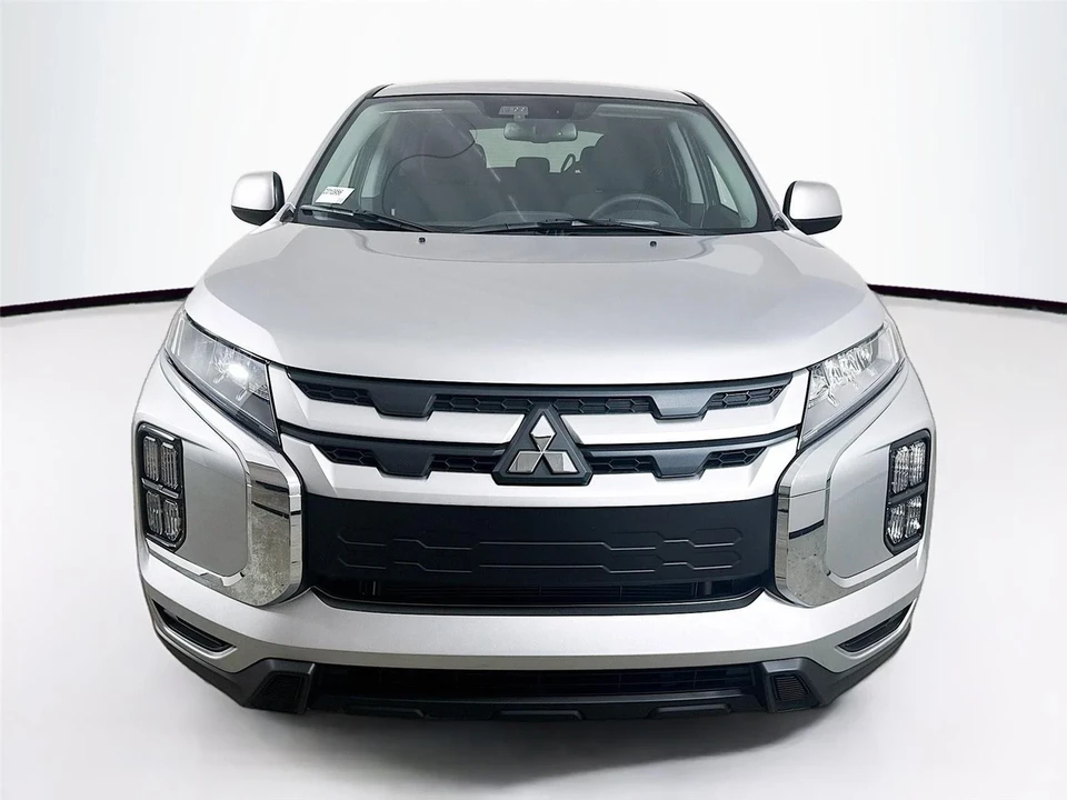 2025 Mitsubishi Outlander - Image 2 of 14