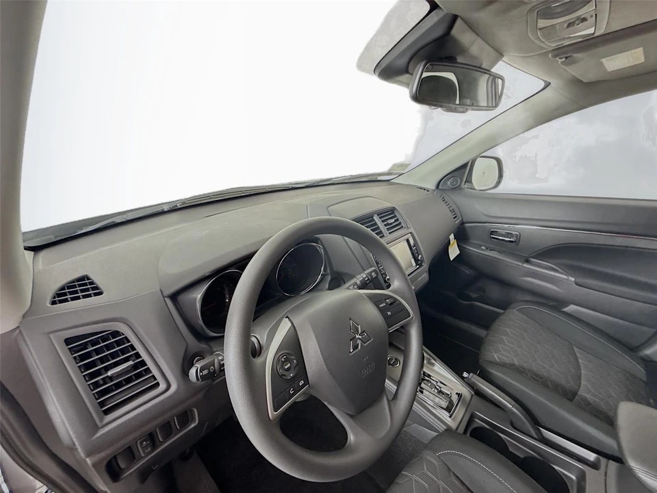 2025 Mitsubishi Outlander - Image 6 of 14