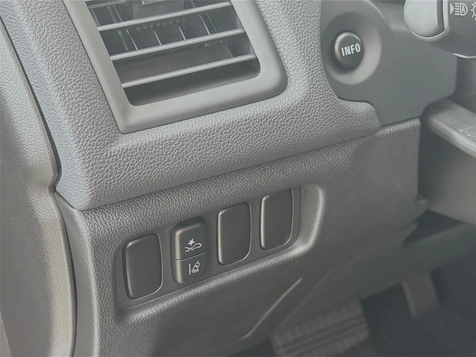 2025 Mitsubishi Outlander - Image 7 of 14