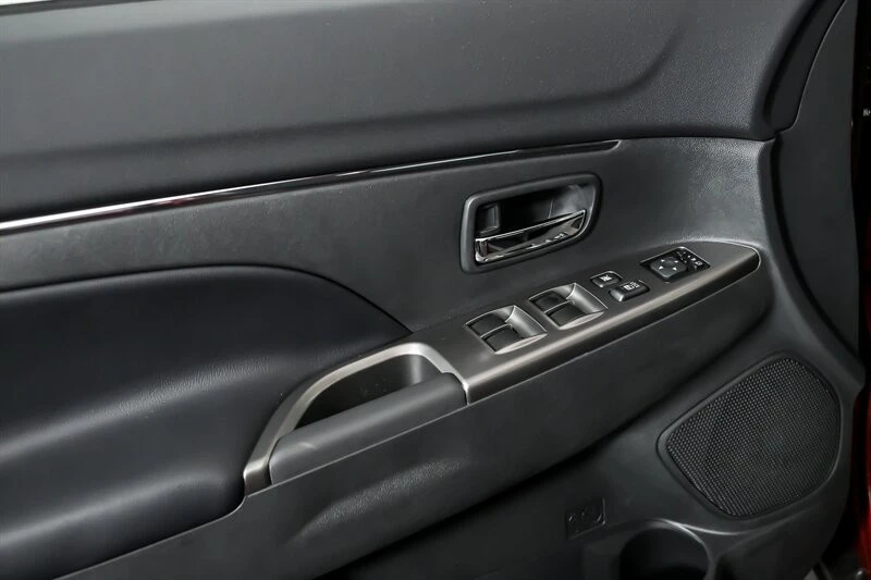 2025 Mitsubishi Outlander - Image 10 of 22