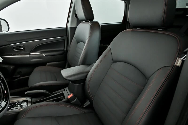 2025 Mitsubishi Outlander - Image 13 of 22