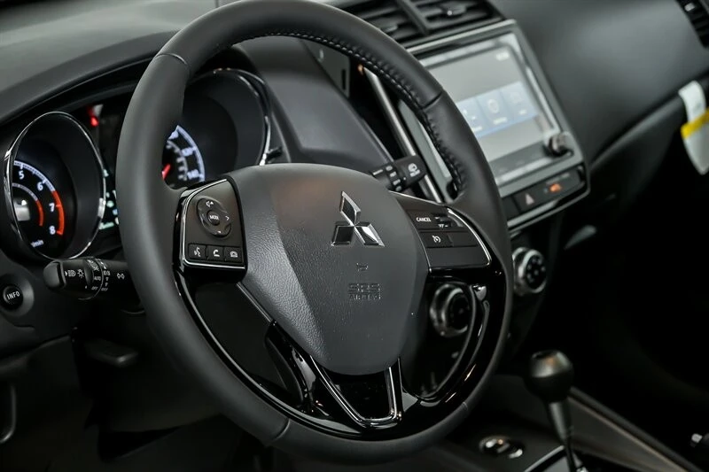 2025 Mitsubishi Outlander - Image 14 of 22