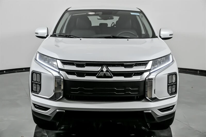 2025 Mitsubishi Outlander - Image 4 of 22