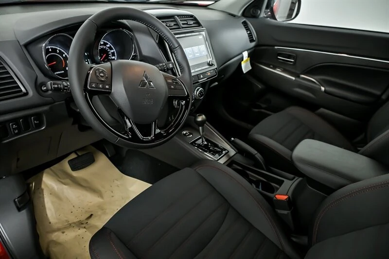 2025 Mitsubishi Outlander - Image 11 of 22