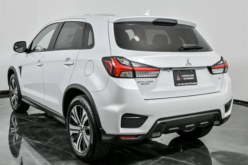 2025 Mitsubishi Outlander - Image 7 of 22