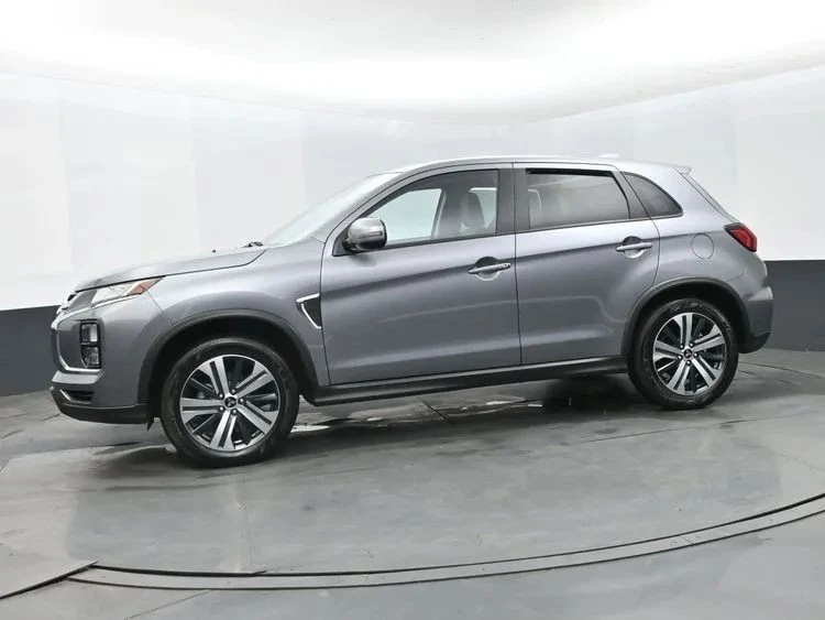 2025 Mitsubishi Outlander - Image 5 of 12