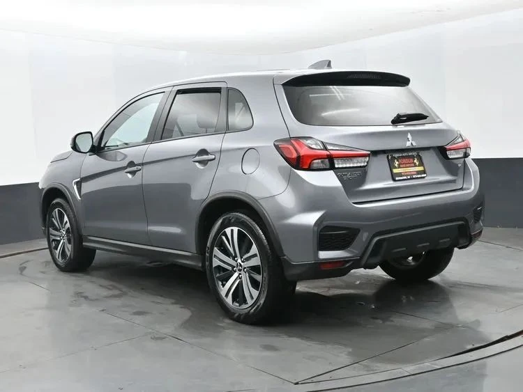 2025 Mitsubishi Outlander - Image 9 of 12