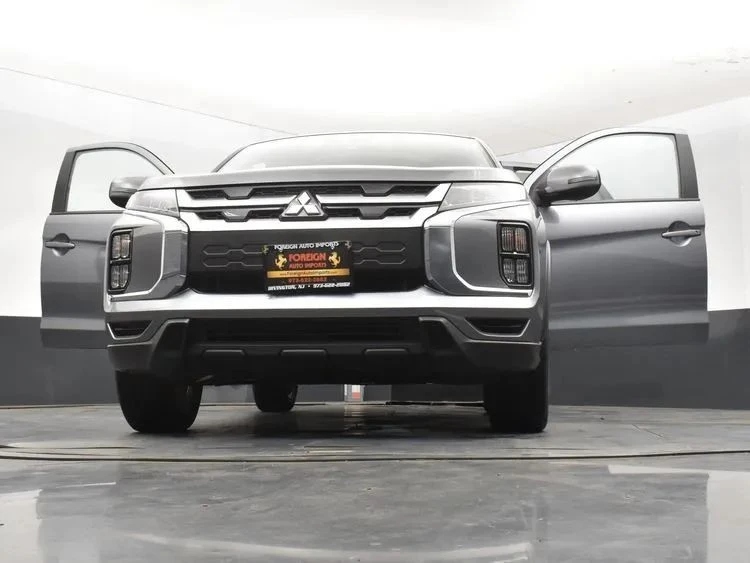 2025 Mitsubishi Outlander - Image 11 of 12