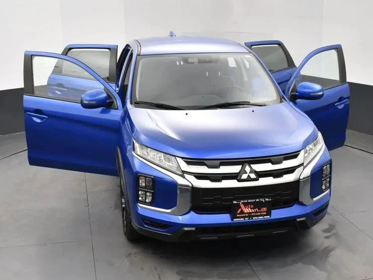 2025 Mitsubishi Outlander - Image 10 of 12