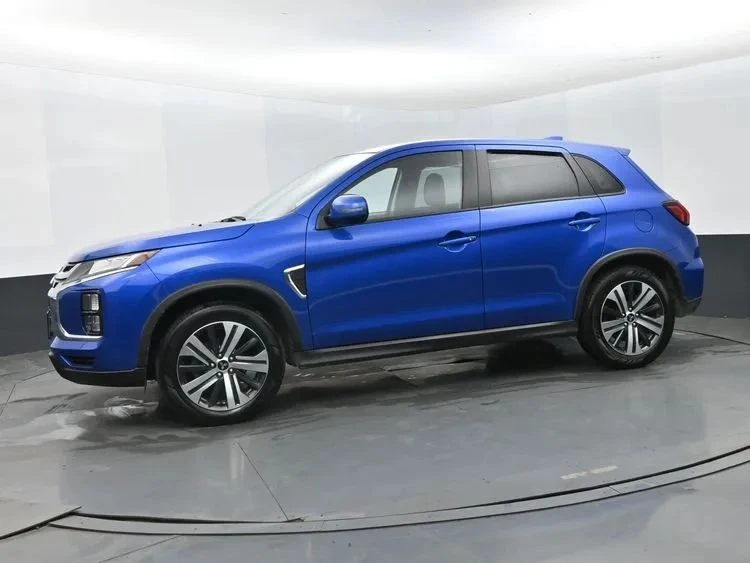 2025 Mitsubishi Outlander - Image 5 of 12