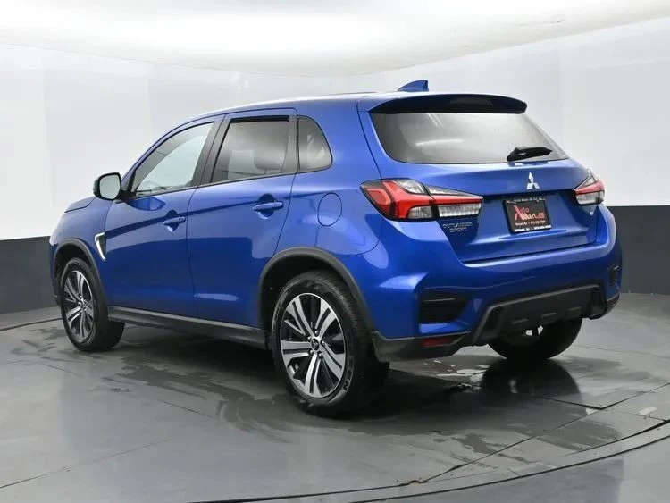 2025 Mitsubishi Outlander - Image 9 of 12