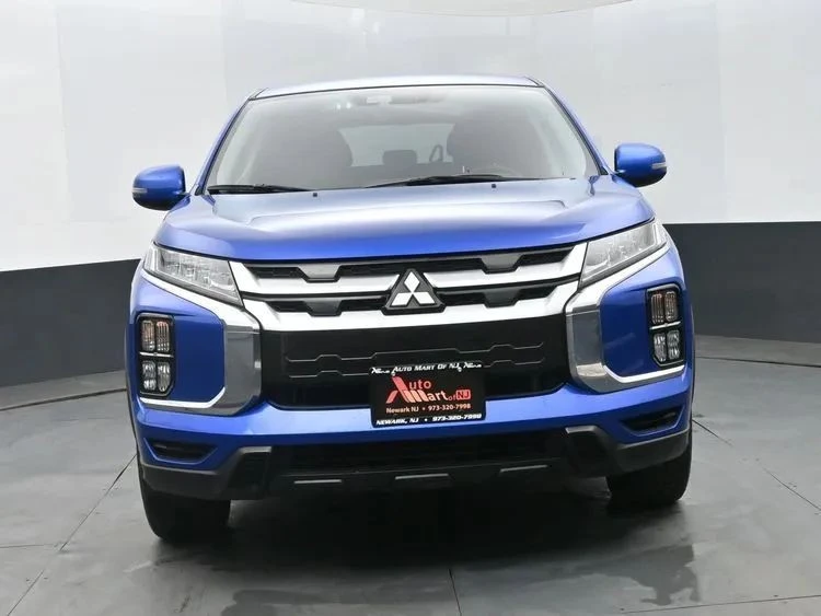 2025 Mitsubishi Outlander - Image 3 of 12