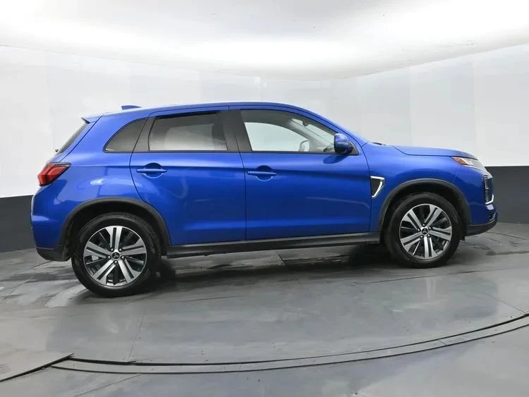 2025 Mitsubishi Outlander - Image 4 of 12
