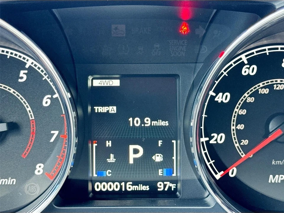 2025 Mitsubishi Outlander - Image 11 of 21