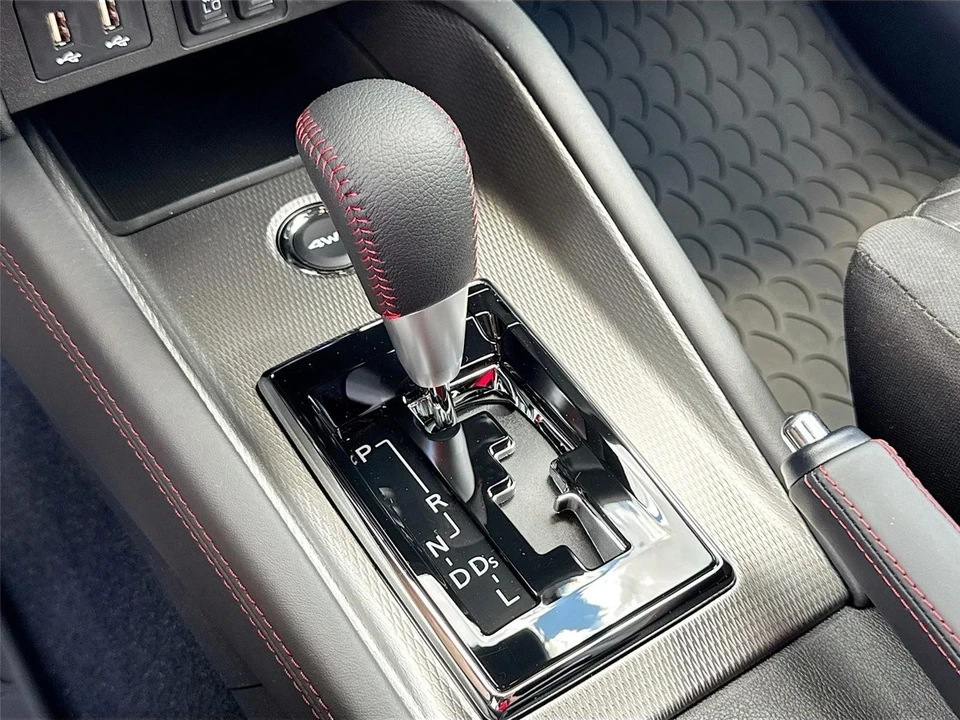 2025 Mitsubishi Outlander - Image 15 of 21